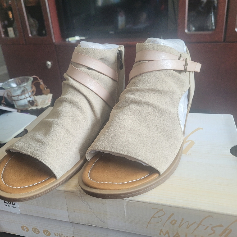 Stylish Beige Suede Women's Sandals